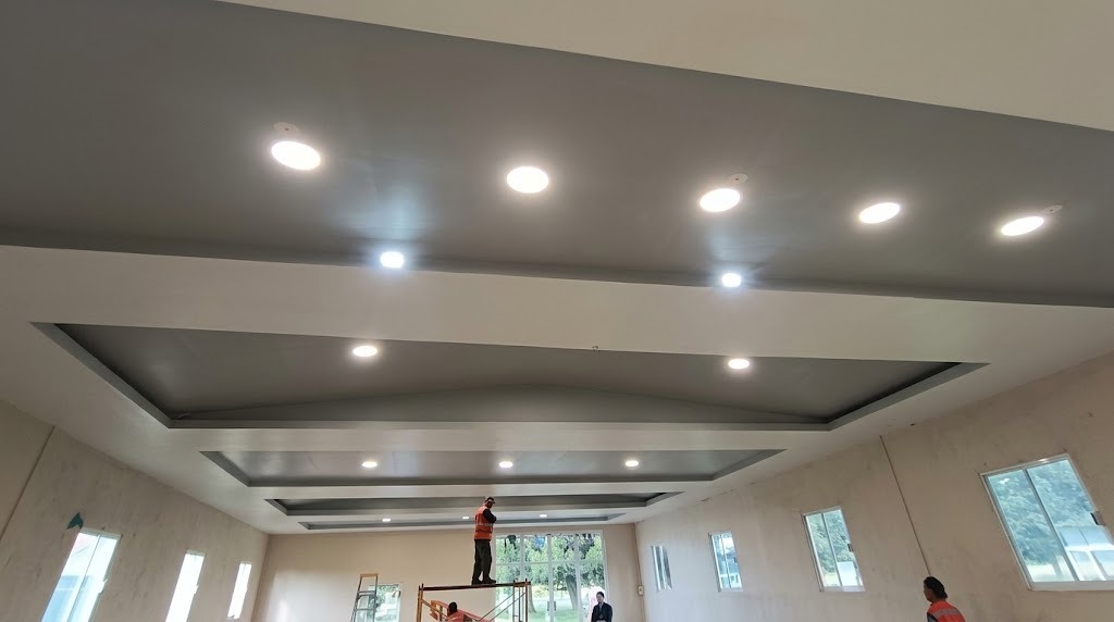 Trabajos de remodelación realizados por Naiva Electric en apoyo a una institución comunitaria